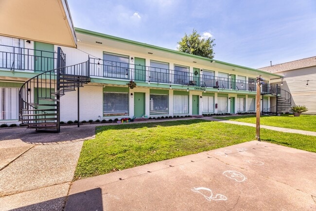 Building Photo - 1309 Blair St Unit 7