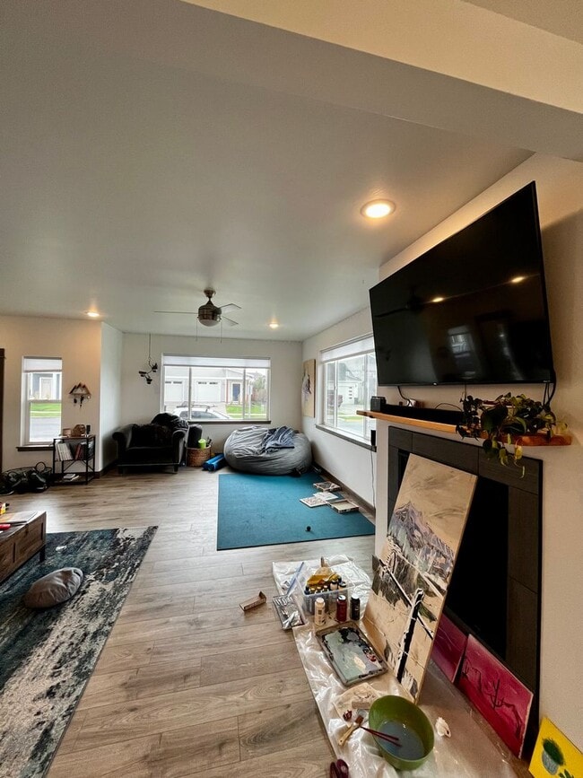 Photo - Samantha Lane Unit B