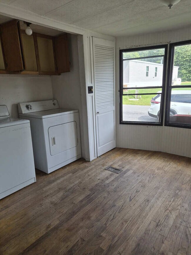 58 Peebles Ln
