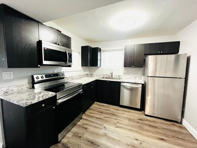 Building Photo - 728 SW 81st Ave Unit 15b Rental