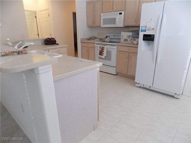 Building Photo - 20021 Sanibel View Cir Unit 101