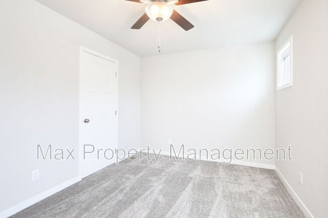Photo - 211 NE Whitetail Dr