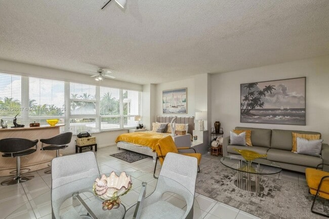 Photo - 4925 Collins Ave Unit 2D