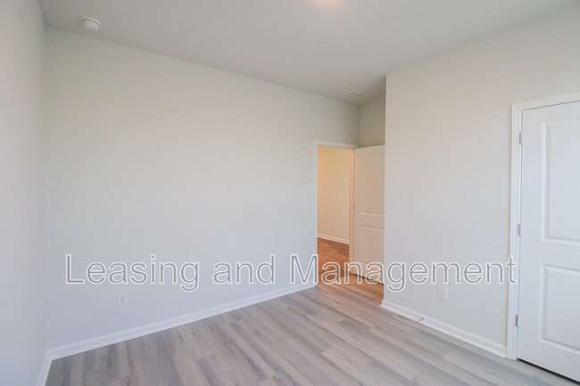 411 Zenith Blvd