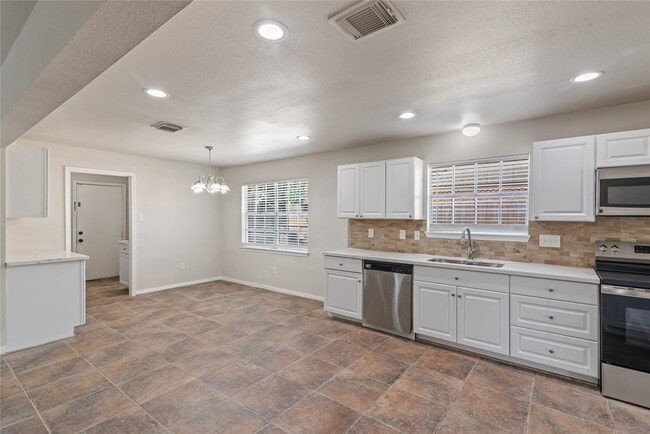 Photo - 17923 Beaver Creek Dr