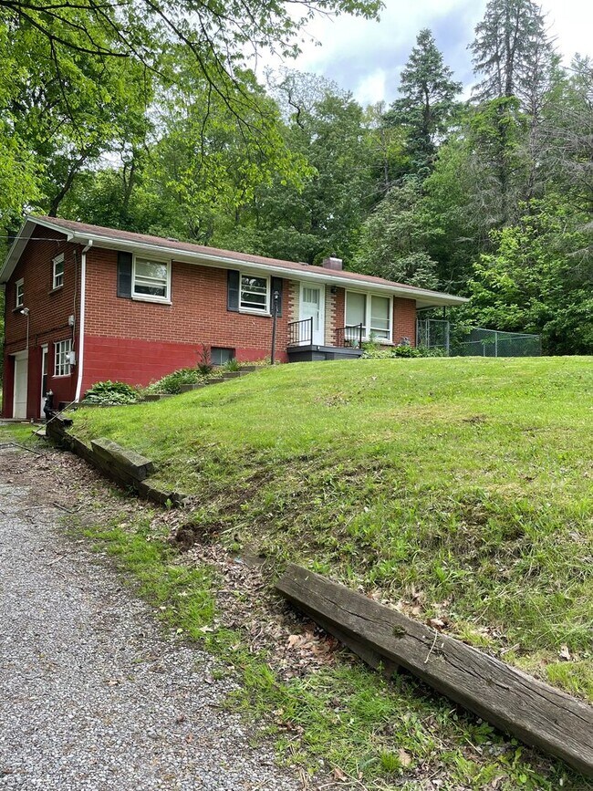 Photo - 3 Bedroom 2 Bath Ranch Home