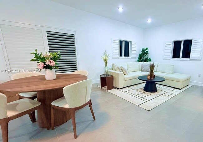 Photo - 4701 NE 3rd Ave