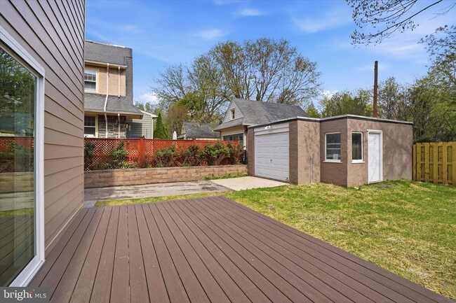 Photo - 425 Grove Pl