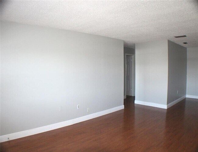 Photo - 5060 76th Ave N Unidad 401