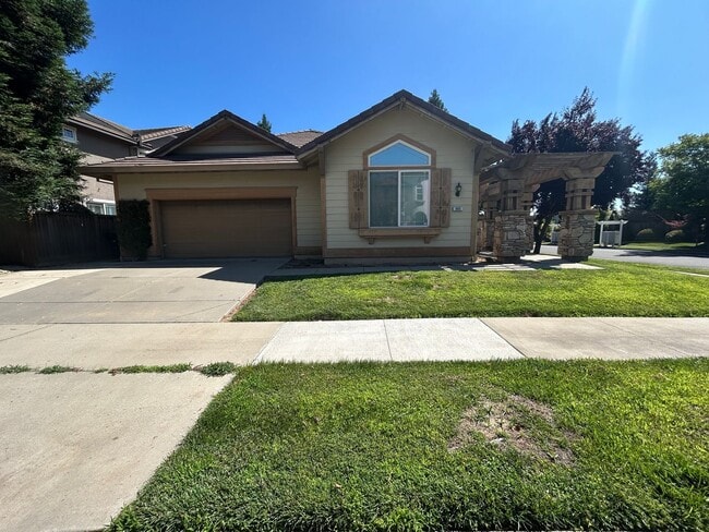 Photo - Nice Oakdale home on corner lot