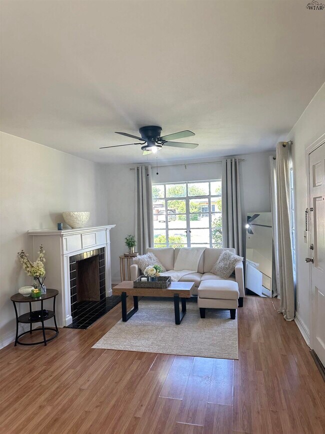 Photo - 3105 Sherwood Ln