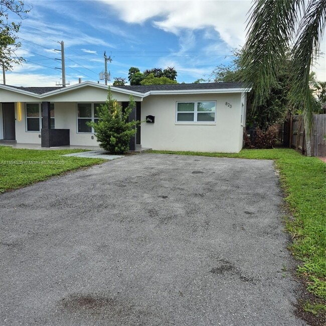 Building Photo - 823 NW 30th Ct Unit 1-2