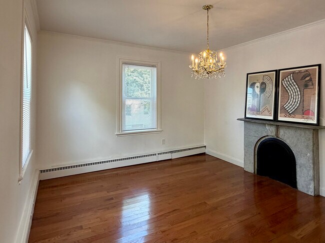Photo - 85 E George St Unit 1