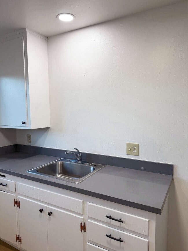 2BD/1BA Single-Level Home Near Sonoma Plaza | Available Now!