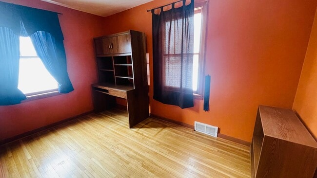 Photo - Beautiful 3 Bedroom 2 Bathroom House