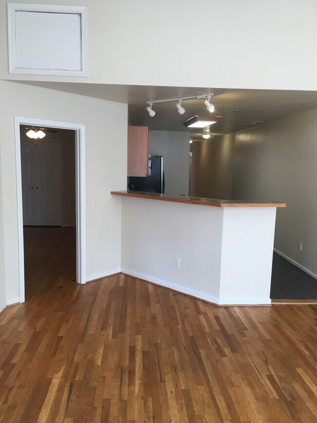 Photo - 803 W Broad St