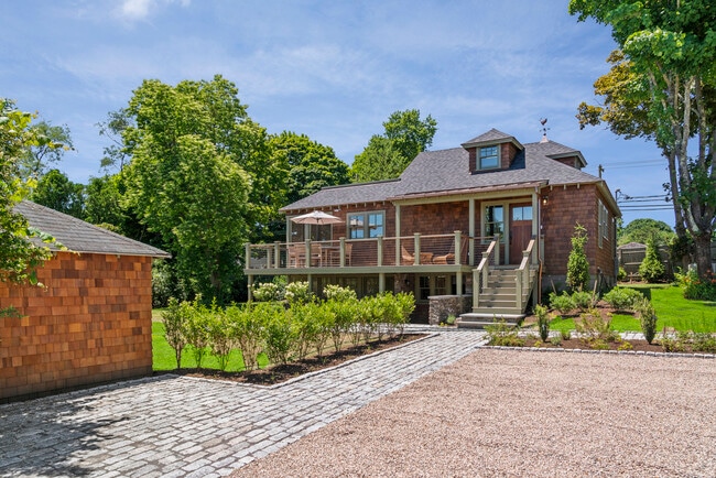 Photo - 170 Conanicus Ave