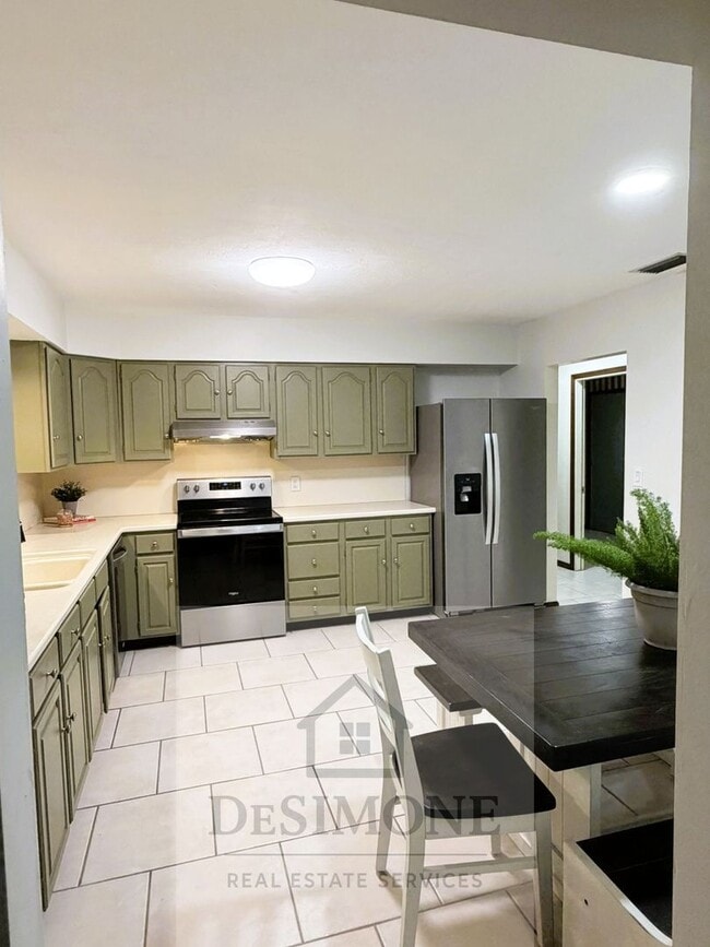 Building Photo - 4530 SW 46th St