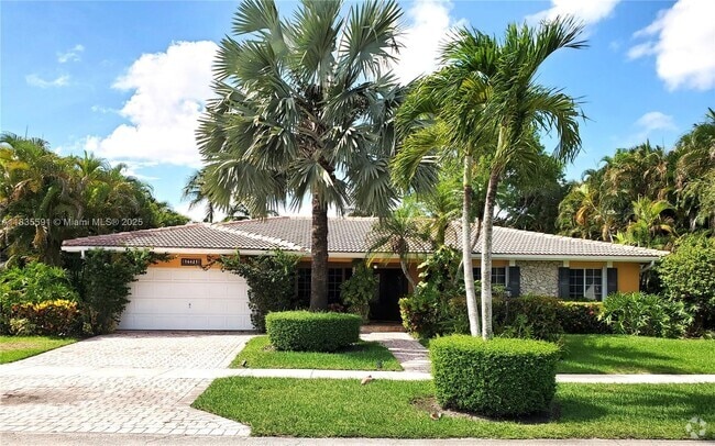 Building Photo - 16621 Royal Poinciana Dr Rental