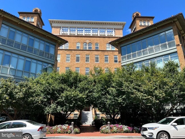 Building Photo - 2425 L St NW Unit 215