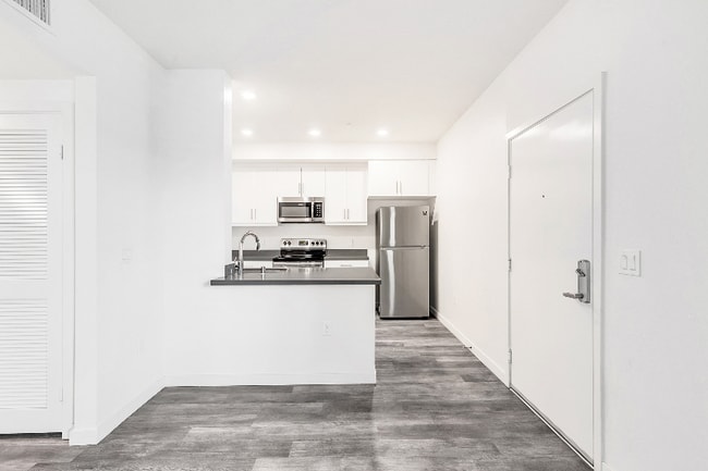 Building Photo - 1249 W 39th Pl Rental