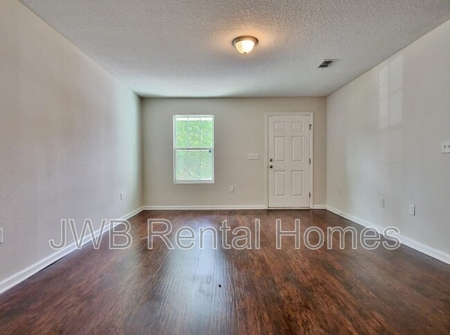 Photo - 471 W 59th St