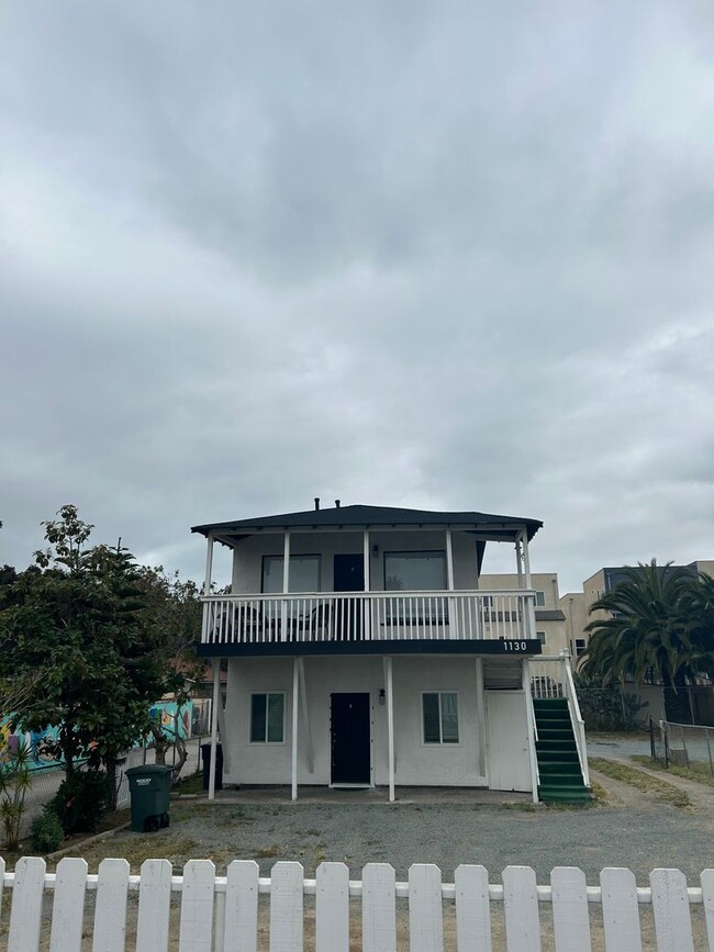 Building Photo - 1130 Palm Ave Unit B