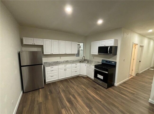 Building Photo - 693 3rd St Unit 1