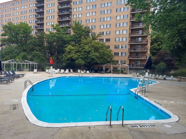 Building Photo - Spacious 1br/1bth Condo minutes from Downtown Silver Spring! Unit 308