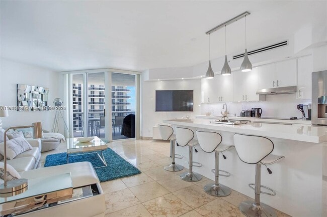 Building Photo - 4775 Collins Ave Unit 2508 Rental