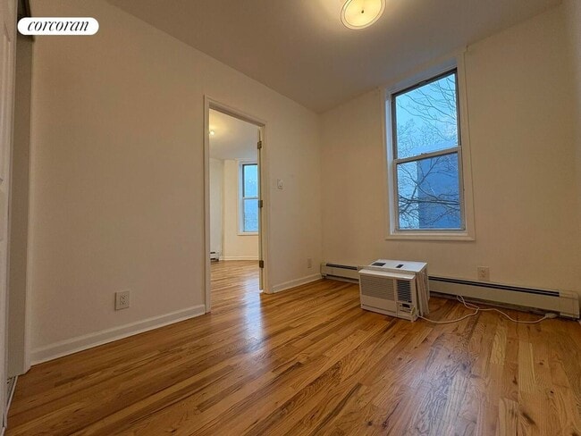 Photo - 16-53 Weirfield St