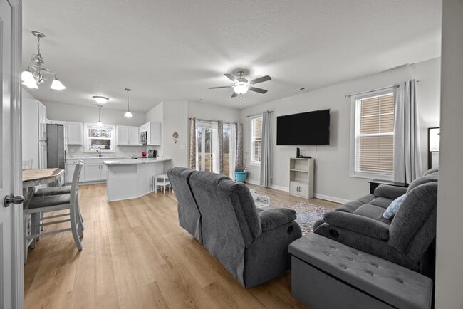 Photo - 243 Shallowbag Bay Ln