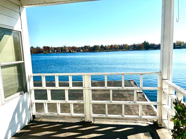 Building Photo - 319 N Lake Rd Unit C : On the waterfront Rental