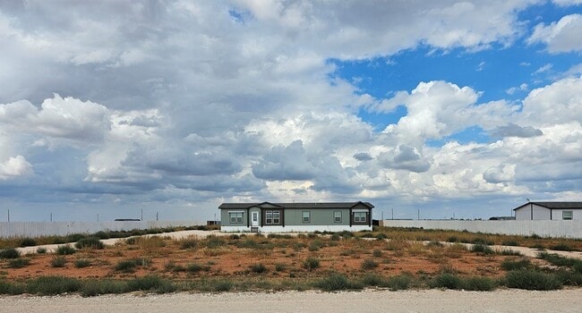 Photo - 822 Private Rd