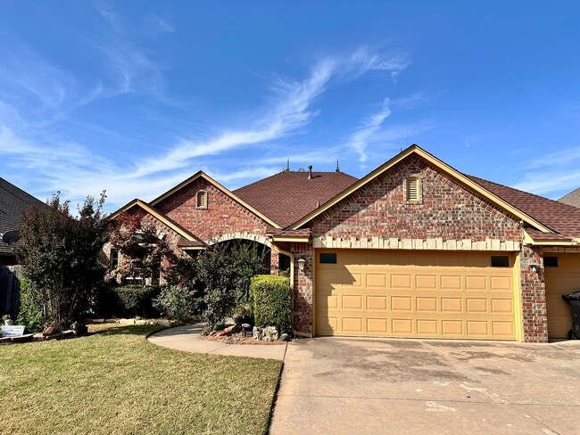 Building Photo - Charming 3-Bedroom Home with View in Moore...