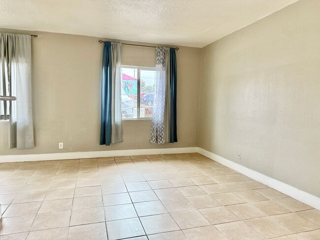 Photo - Cozy 2-Bed Upstairs Rental – Well-Maintained & Move-In Ready!