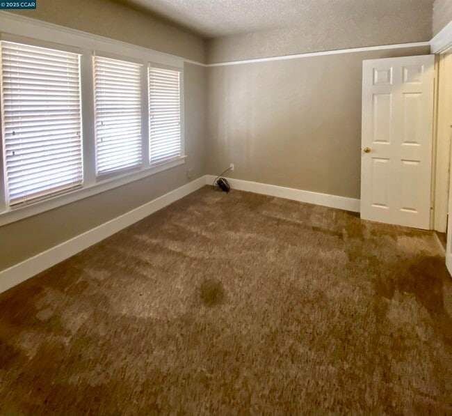 Photo - 43 W 11th St