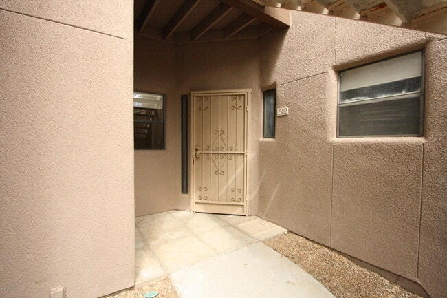 Building Photo - 6655 N Canyon Crest Dr Unit 25102