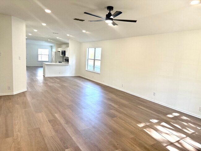 Photo - 1406 Cougar Country