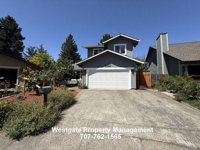 Building Photo - Beautifully updated 3-bedroom, 2.5-bath G Section Home - 3467 Gloria Court
