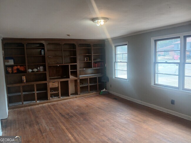 Photo - 1387 Dewey St