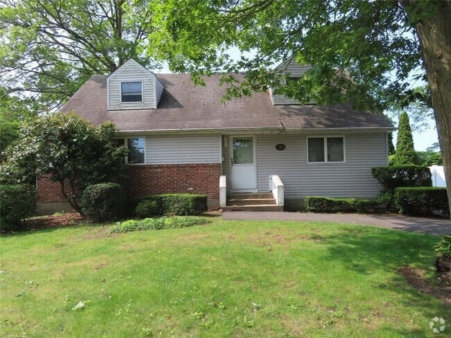 Building Photo - 120 Cerny Pl Rental