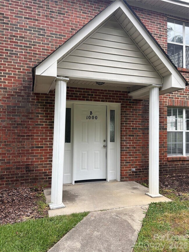 Photo - 1000 Mt Holly-Huntersville Rd