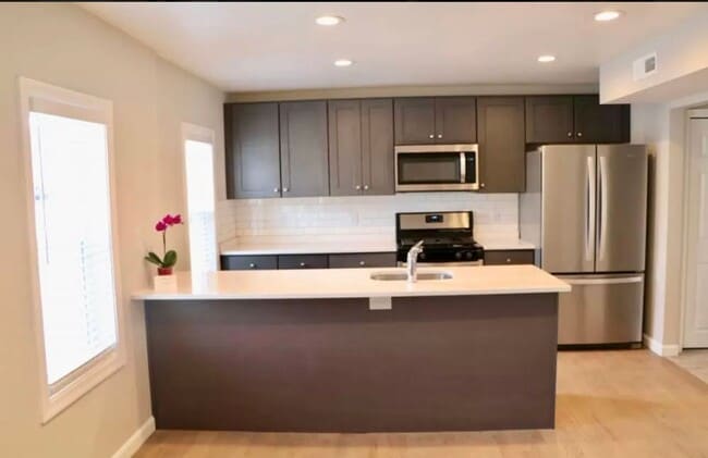 Building Photo - 28 Morgan Ave Unit 1