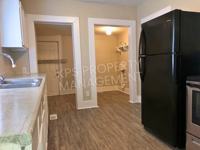 Photo - 641 S Ellis St