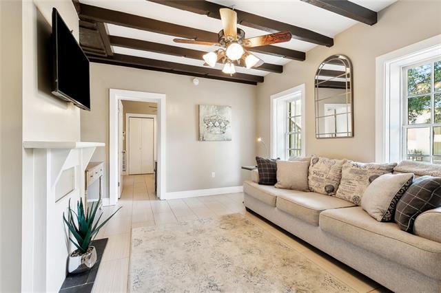 Photo - 823 Dauphine St