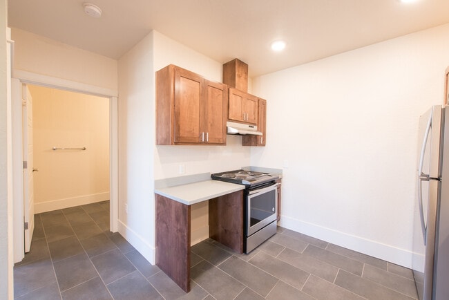 812 E 12th Ave