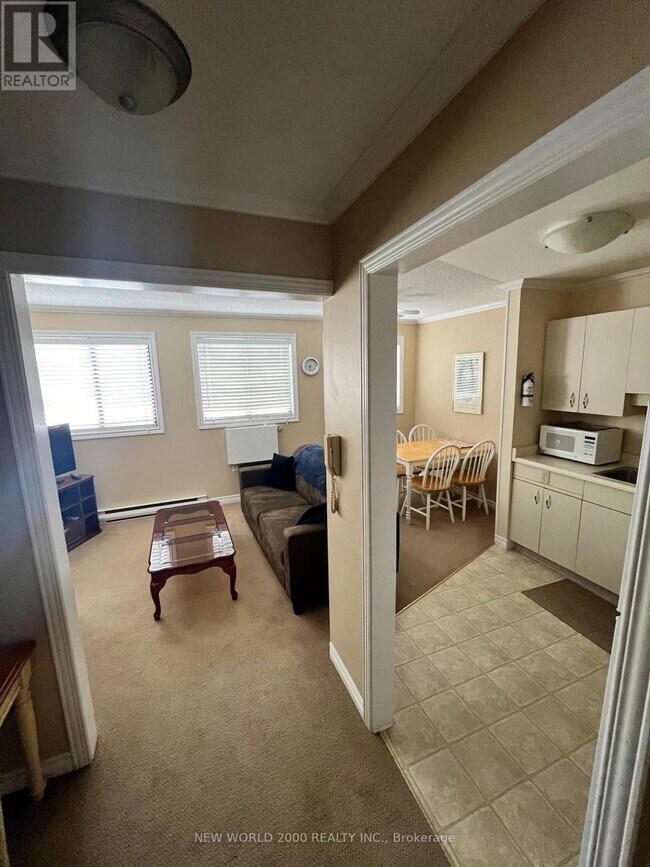 Photo - 154 Ainslie St N