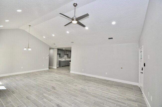 Photo - 734 Hambrick Ct
