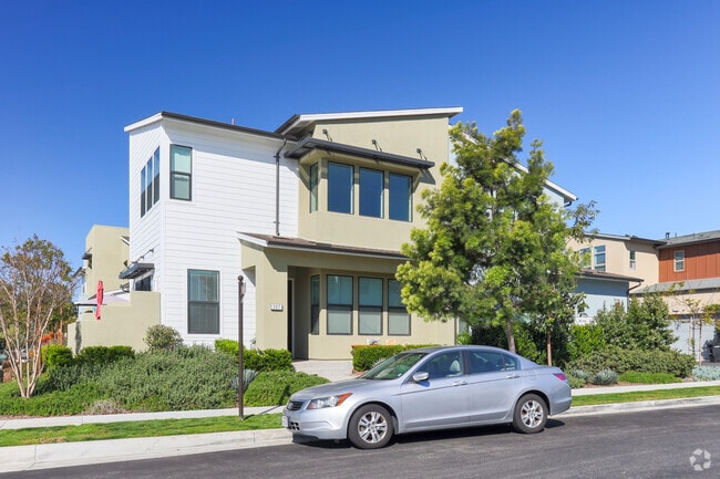 Building View - Azure at Esencia